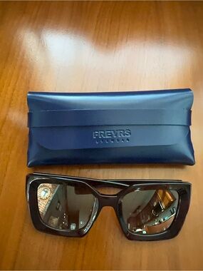 FREYRS Burgundy Rectangular Sunglasses with mirrored lenses